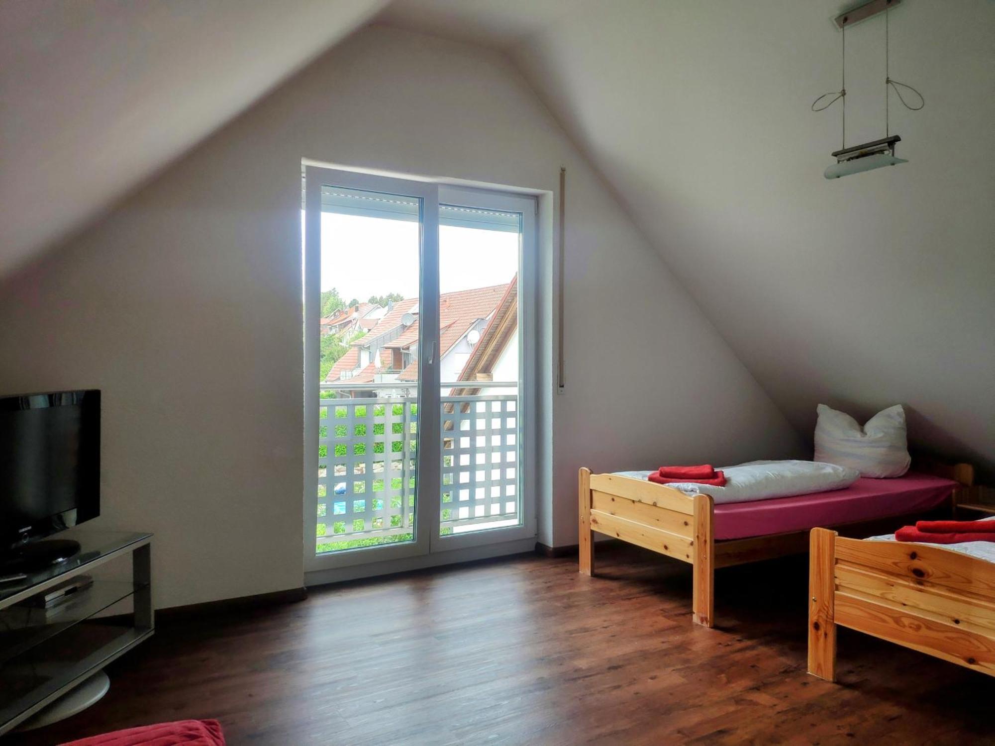 Ferienwohnung Gästehaus mit Privatzimmer in Freiburg Zimmer foto