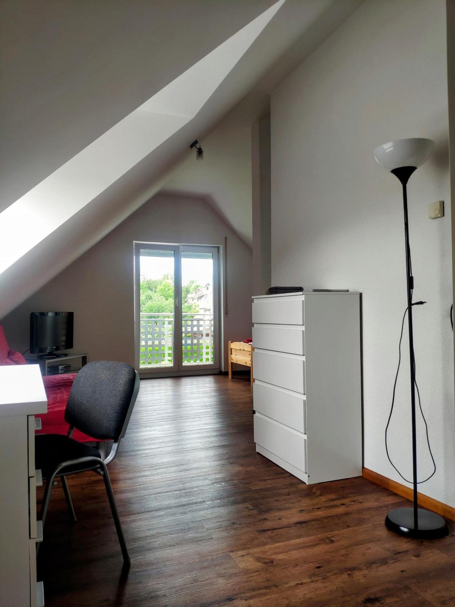 Ferienwohnung Gästehaus mit Privatzimmer in Freiburg Zimmer foto